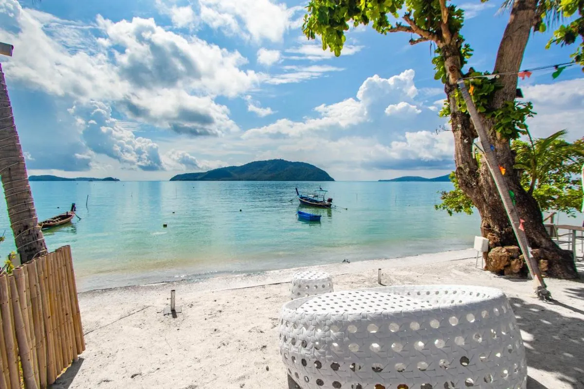 Image 5 of 【Beach Front】海景沙滩别墅,私人泳池,免费早餐,女佣每日清洁,生活方便交通便利 B