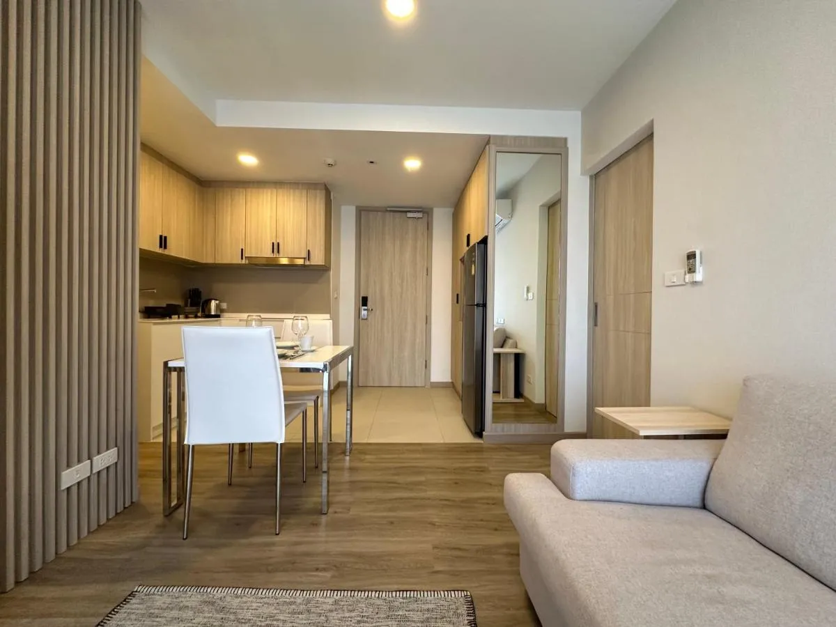 Image 6 of 2 BD Skypark Condo