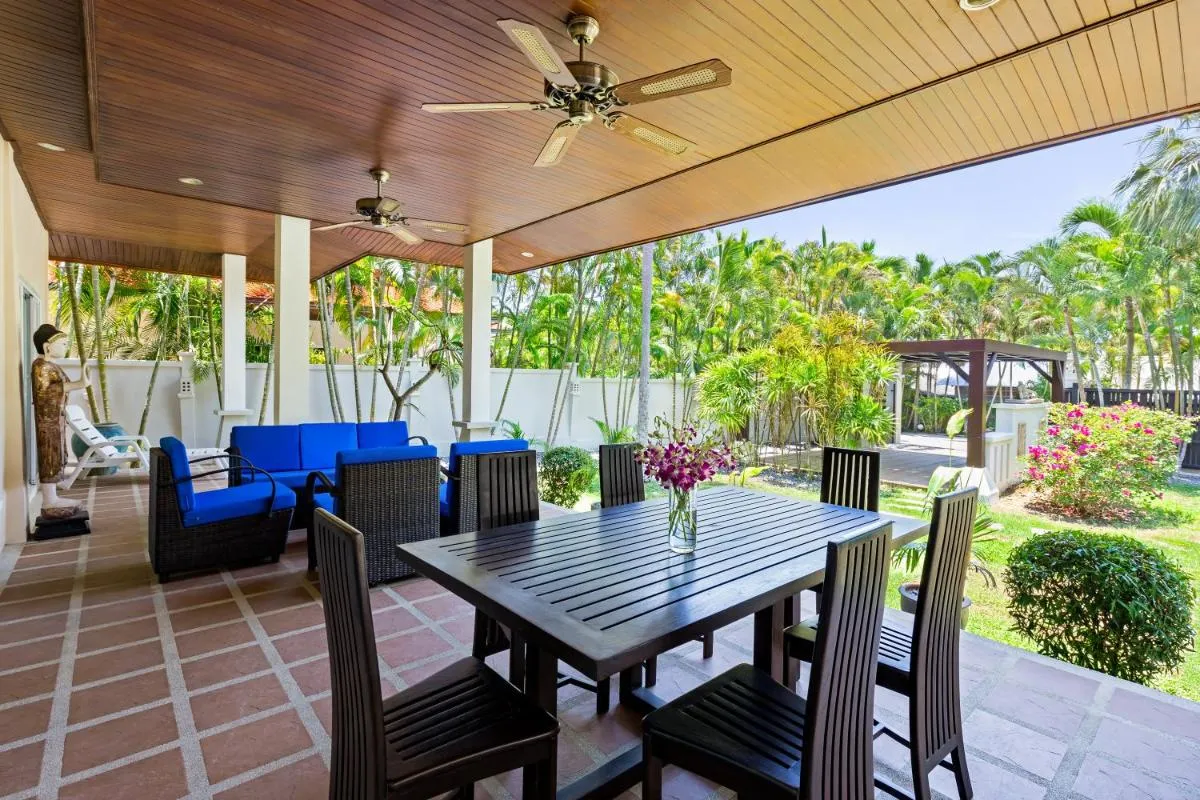 Image 3 of 3BR Villa Barnabé with Lush Garden