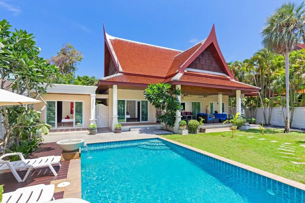 Image of 3BR Villa Barnabé with Lush Garden
