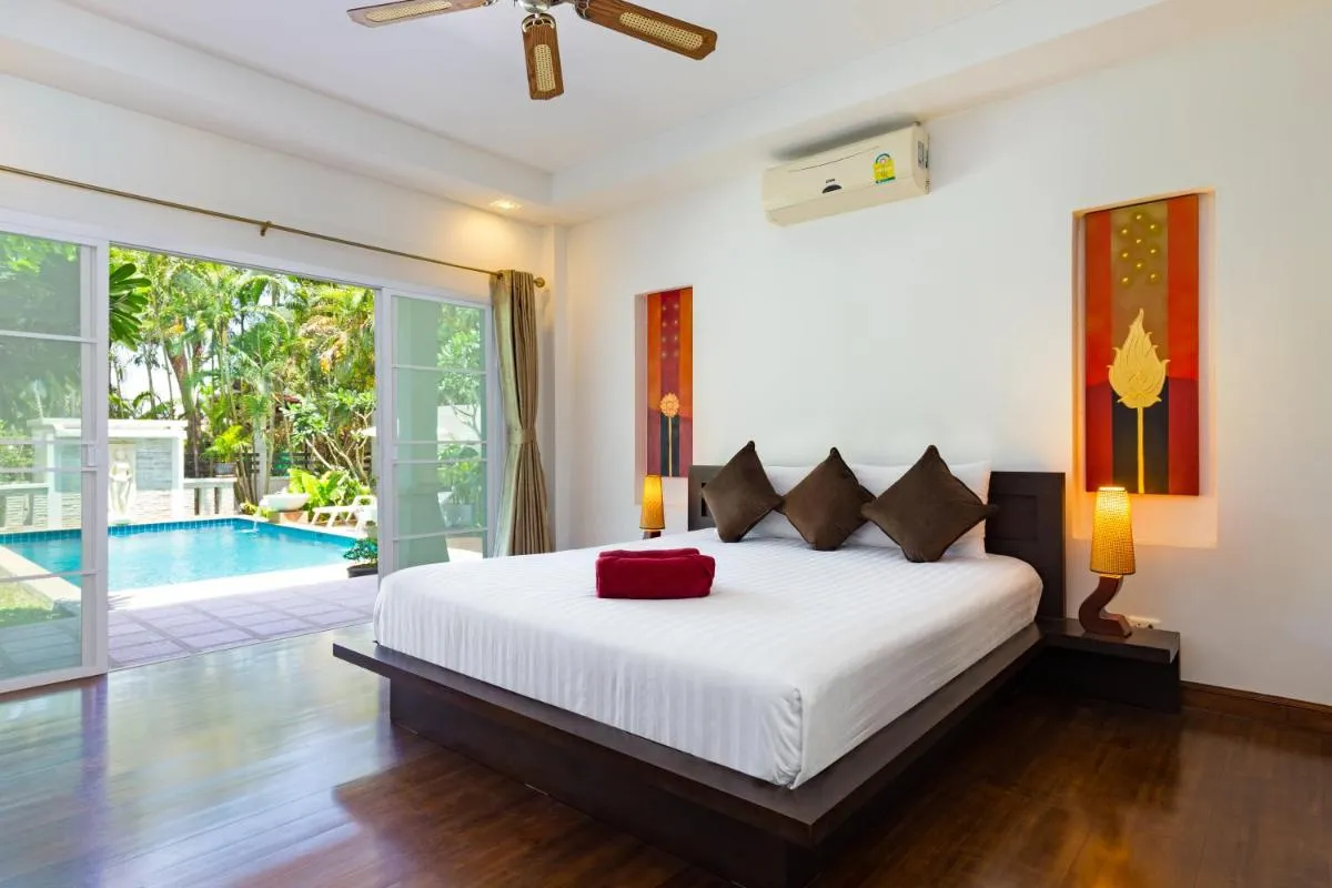 Image 1 of 3BR Villa Barnabé with Lush Garden