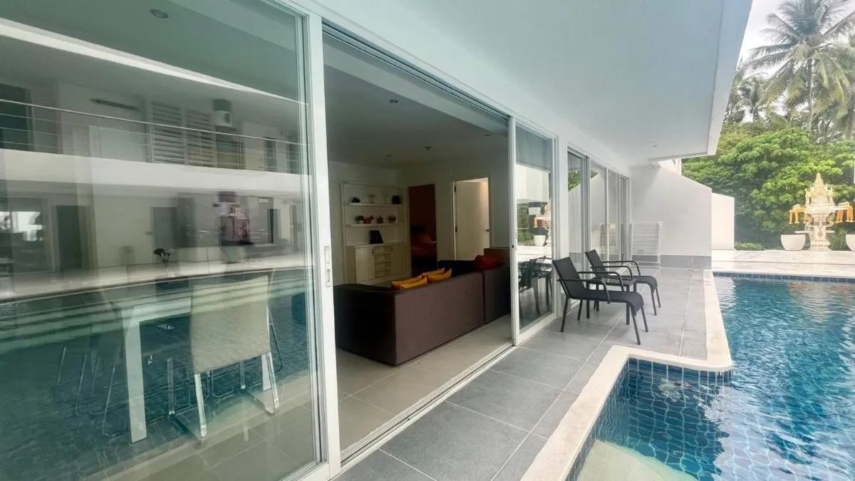 Image 2 of B14 Pool Access partial Seaview 2brs 1 bath Karon