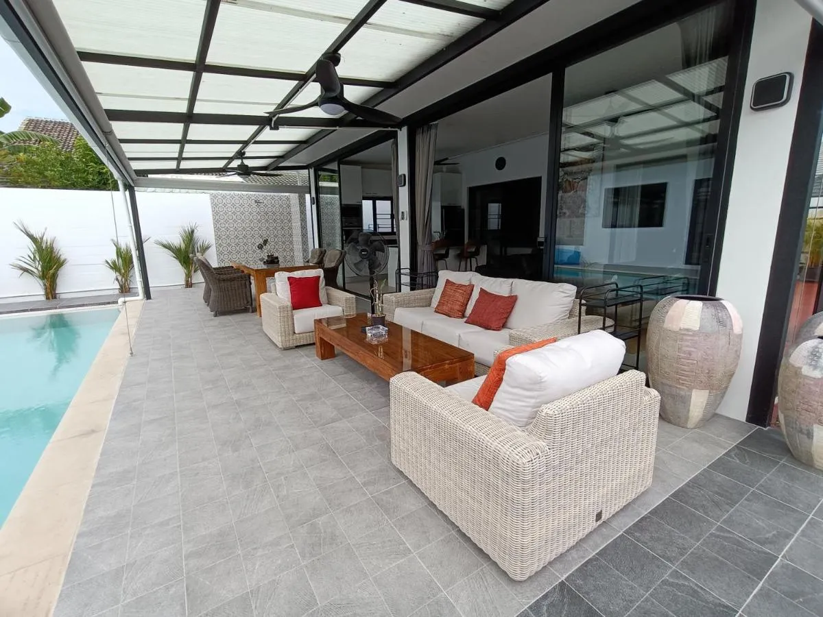 Image 4 of Beautiful private 3 bedroom villa with pool and gym