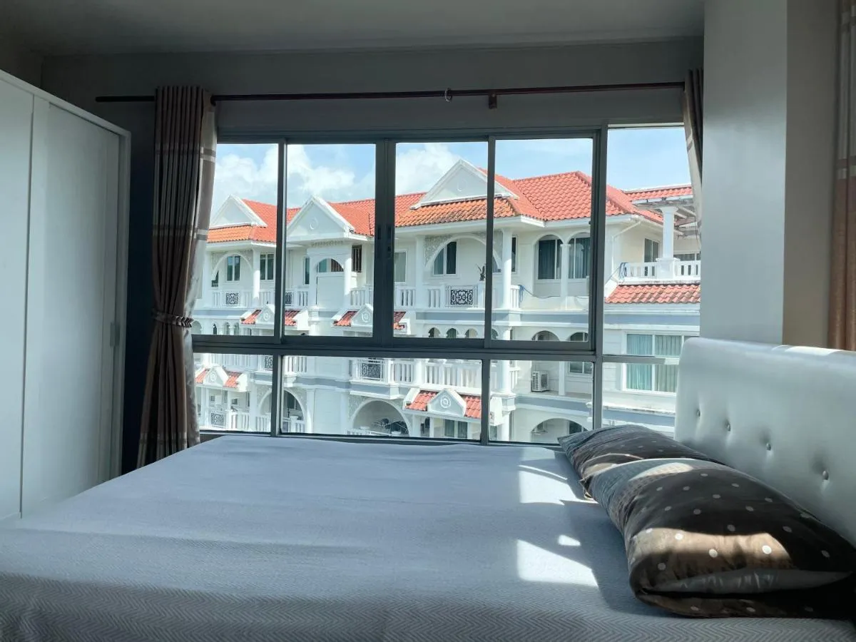 Image 2 of Beautiful top floor corner studio in Phuket center