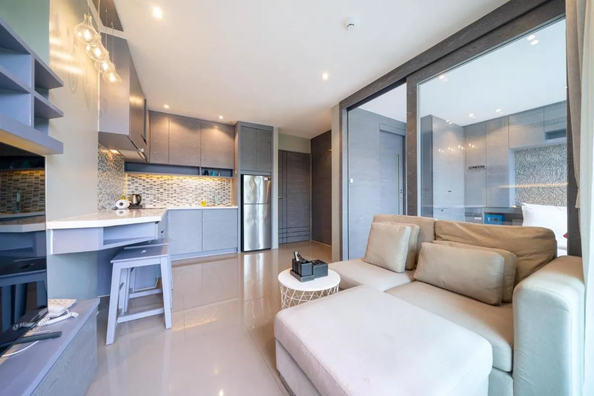 Image 5 of Citygate 1BR Apartment L609, Several Pools, Gym & Rooftop