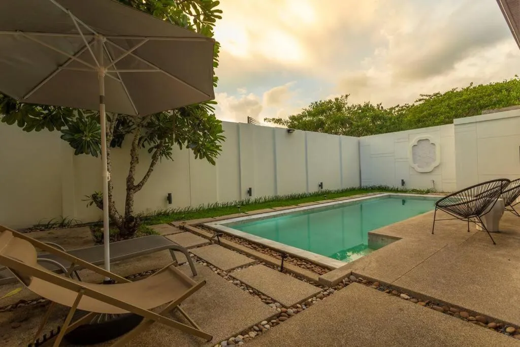 Image 6 of Designer Villa large pool Great location #v37