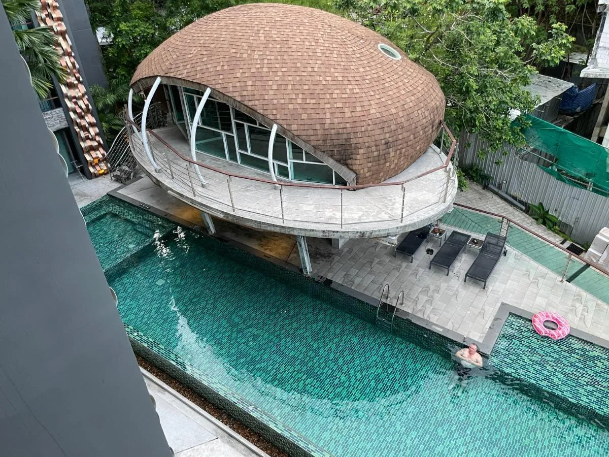 Image 2 of Emerald Terrace Resort Pool View 5th Floor Double Bed & Sofa Bed, Sleeps 3-by PSR