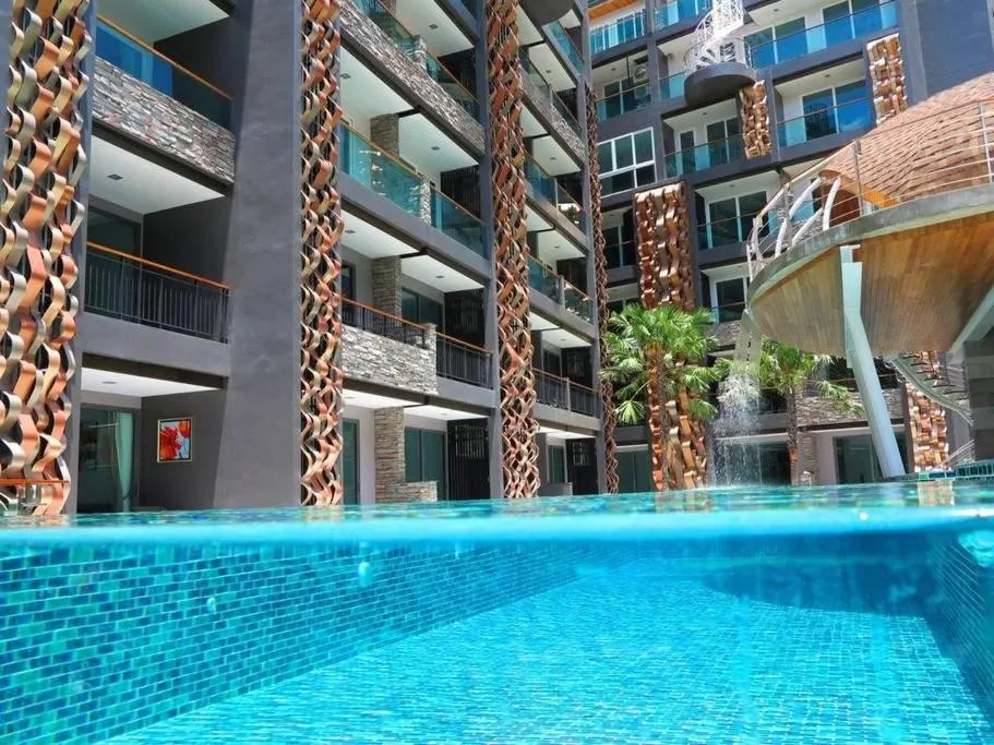 Image 3 of Emerald Terrace Resort Pool View 5th Floor Double Bed & Sofa Bed, Sleeps 3-by PSR