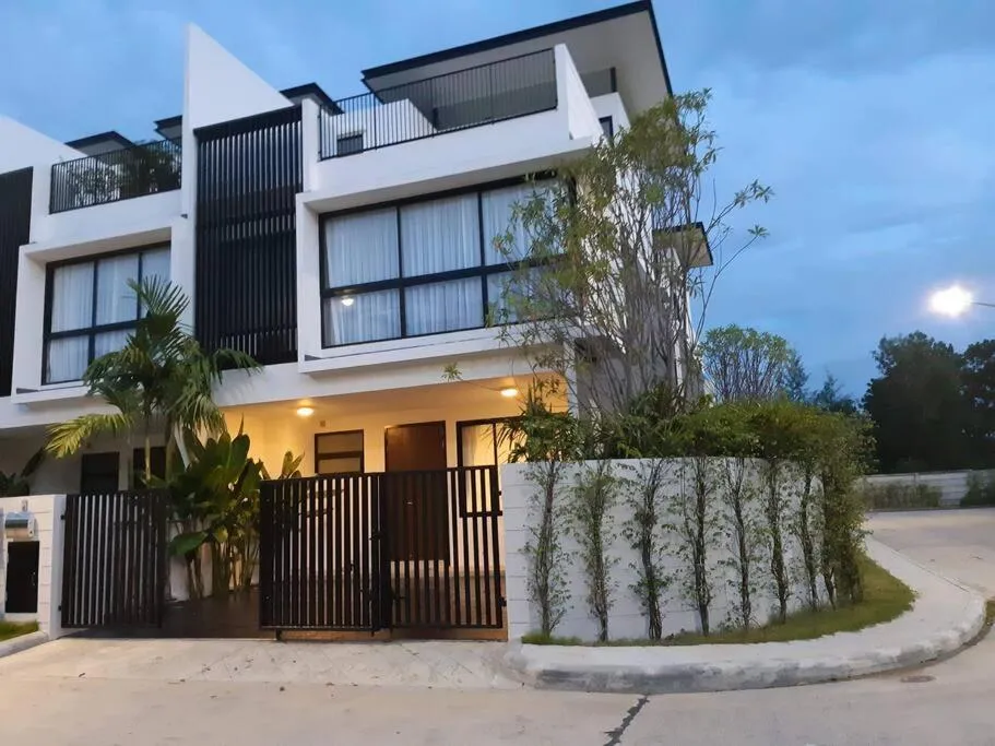Image of Friendly Townhouse Laguna Park
