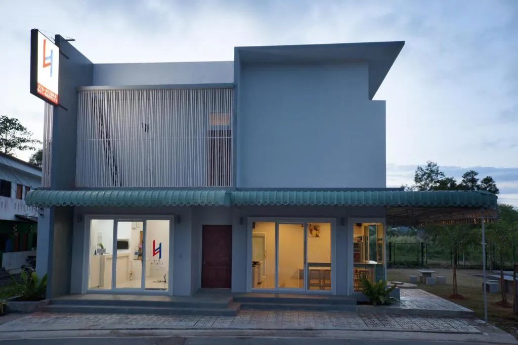Image of Lin House