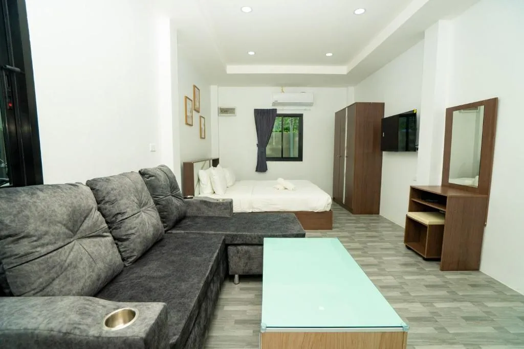 Image of Lovely 2 Bed share Pool Apt near Beach