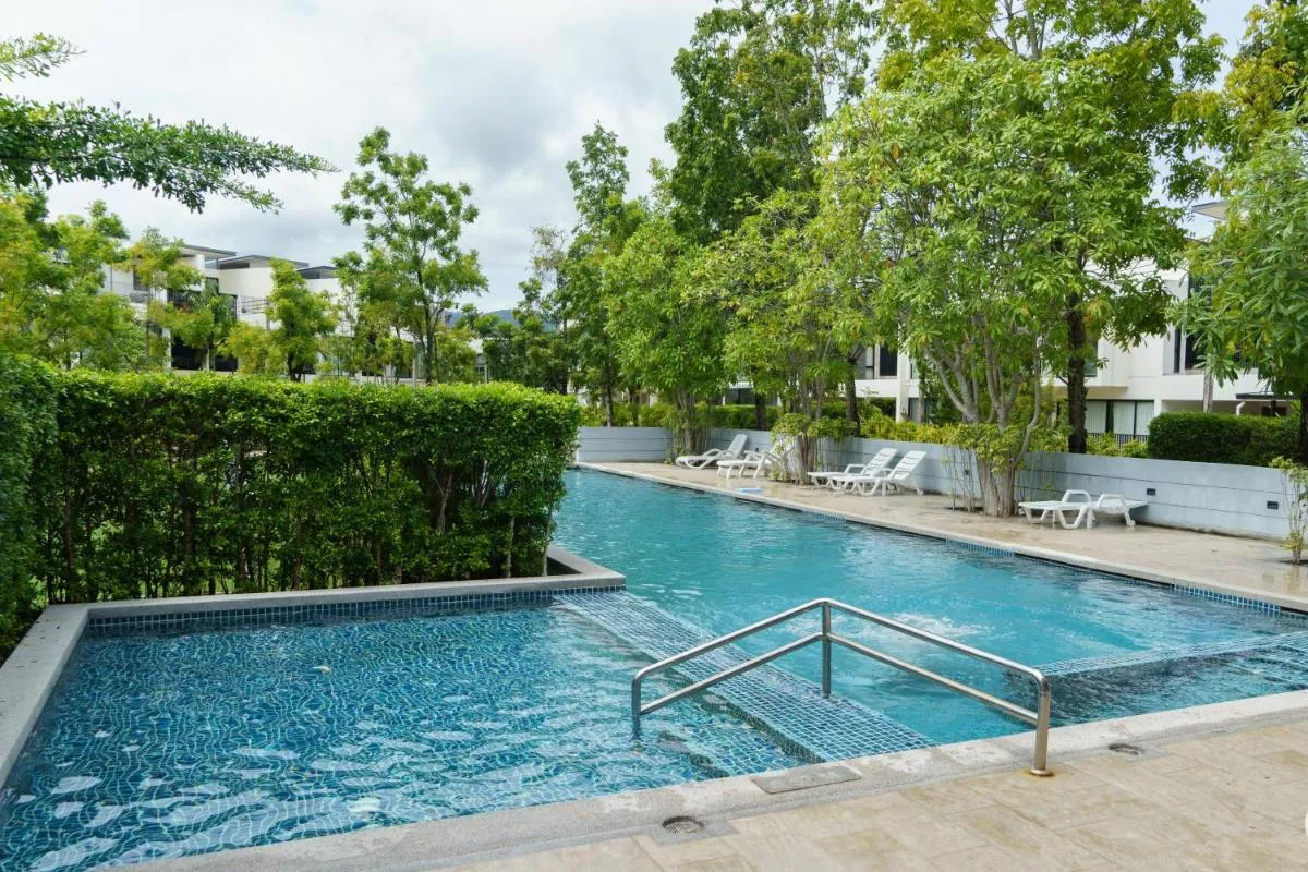 Image 2 of Lovely Townhouse in Laguna Park