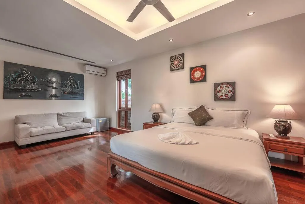 Image 4 of Luxurious 5-Bedroom , 24 hour security , jacuzzi ! V45