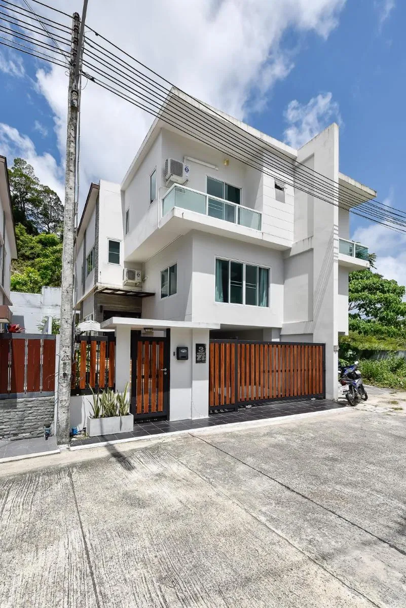 Image 3 of Modern House Patong Hill – 7 beds – Kitchen
