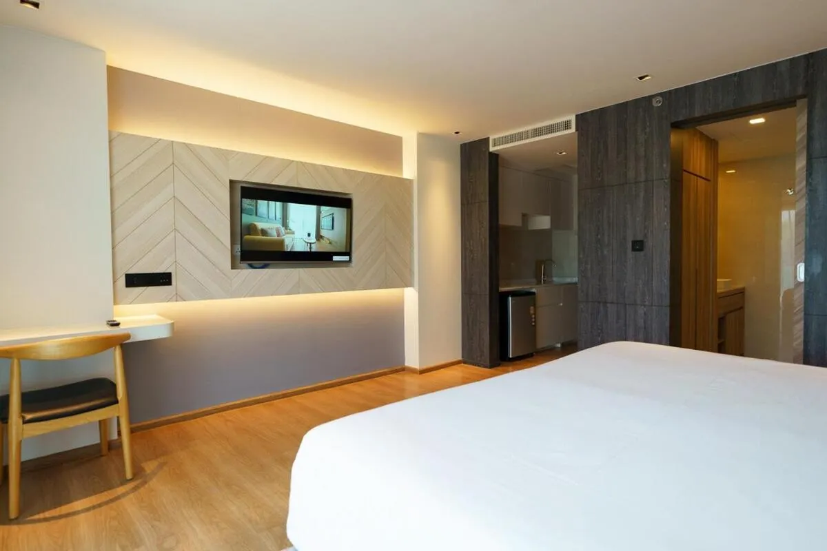 Image 3 of Modern studio 5-star 3 pools gym