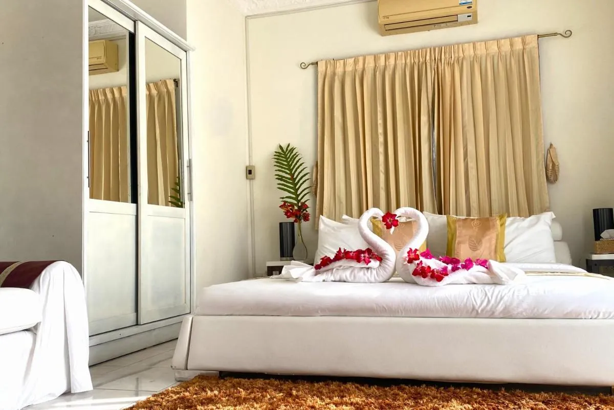 Image 6 of OASIS VILLA Suites & Rooms