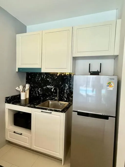 Image 3 of Poolside 1 Bedroom, 10 mins walk to beach