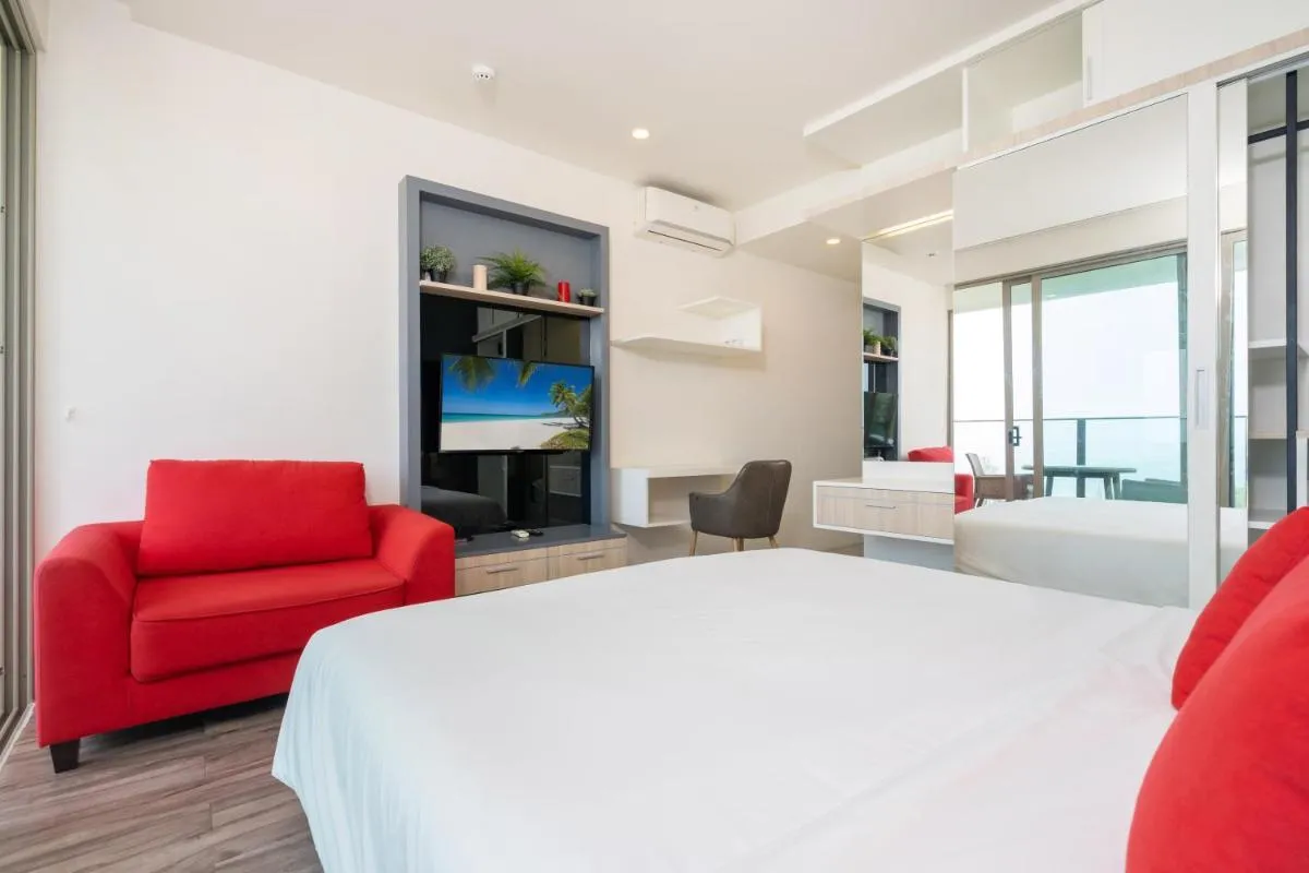 Image 2 of Prime Location SeaView Suite C64 in Oceana Residence, 450m Beach