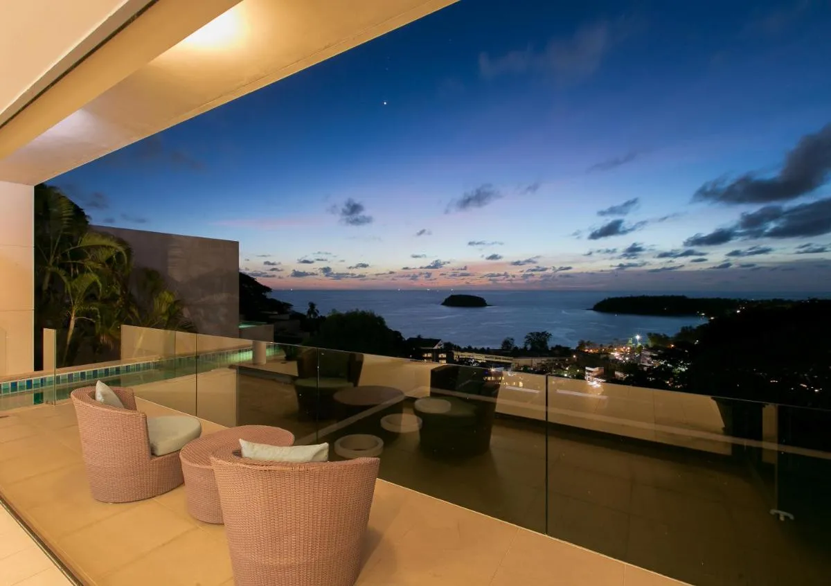 Image 2 of The heights Penthouse Ocean view A11